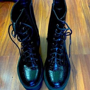 Miss Lola Boot Shoes, really good condition and stylish